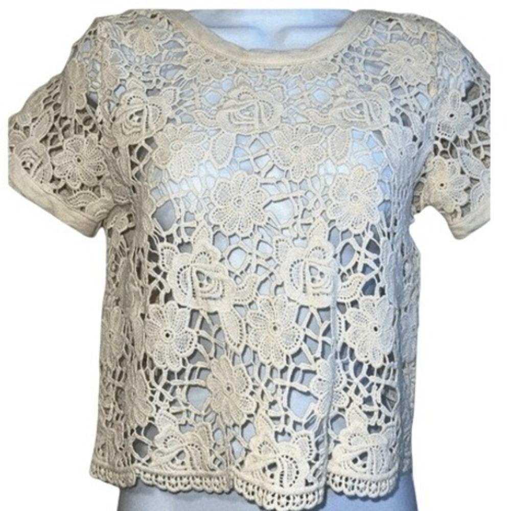 AMBIANCE Cream  Crochet S/S O'Ring Lace Up Back Crop Top EUC Size‎ S
